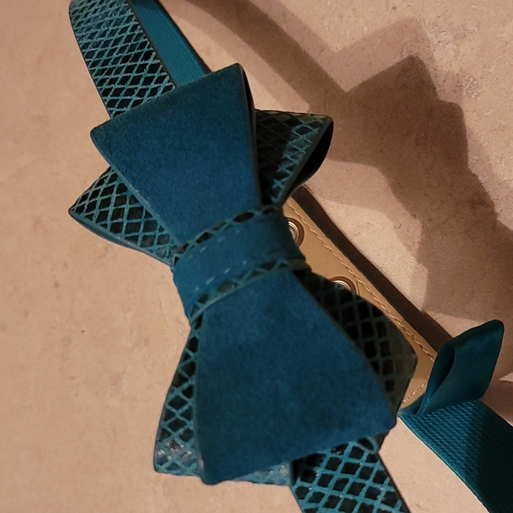 Free with any bundle! Adorable! White house/black market teal/green bow belt - Picture 2 of 13